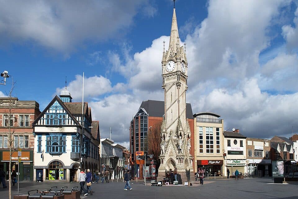 Courier services in Leicester